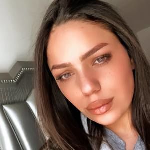 Meet your Posher, Alia